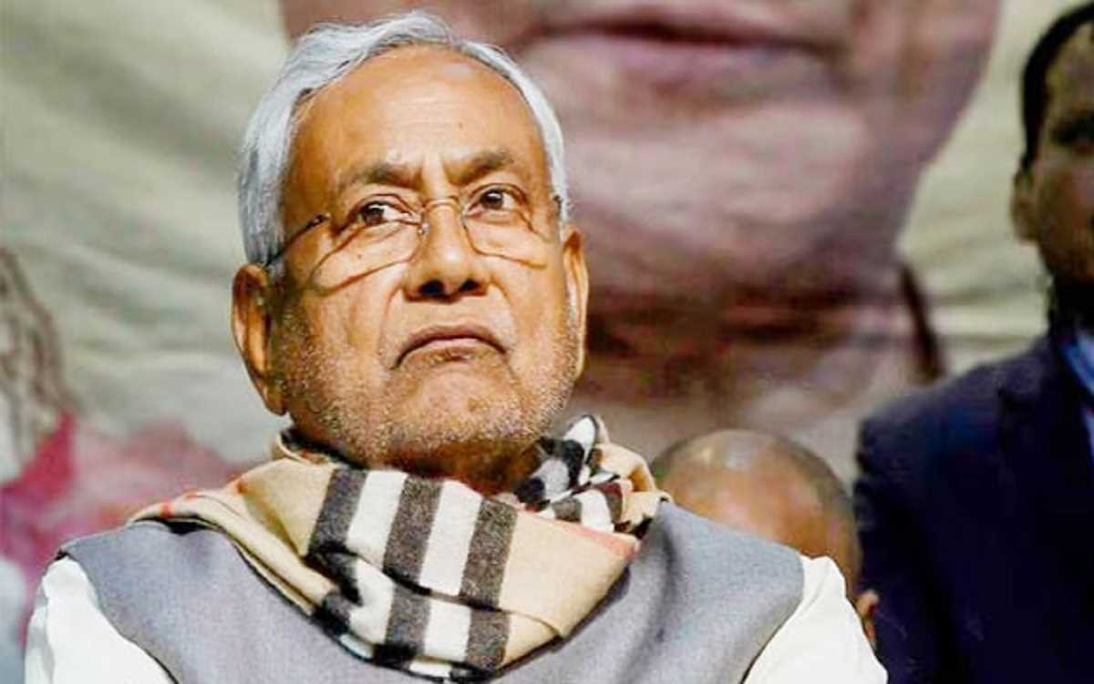 नीतीश कुमार ने मुकेश सहनी से की बात, कड़ी कार्रवाई का दिया भरोसा